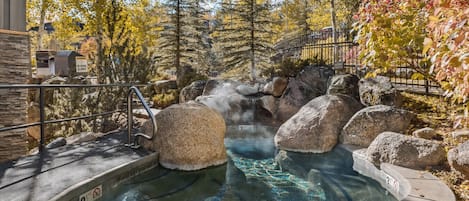 屋外プール、温水プール