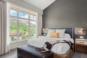 3 bedrooms, desk, iron/ironing board, travel cot