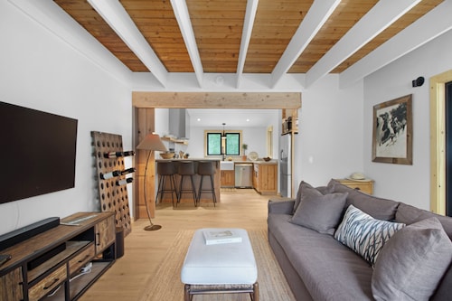Ranch Retreat a mile from Warm Springs Base Lodge; New home just under an acre