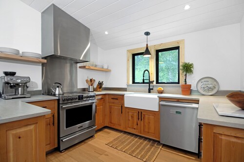 Ranch Retreat a mile from Warm Springs Base Lodge; New home just under an acre