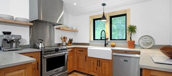 Ranch Retreat a mile from Warm Springs Base Lodge; New home just under an acre