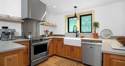 Ranch Retreat a mile from Warm Springs Base Lodge; New home just under an acre