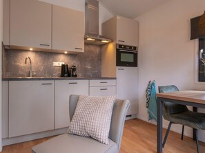 Chalet | Private kitchen - Tiny House in Eindhoven Near Forest Park (Mierlo)