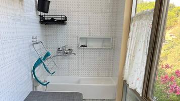 Kühlschrank, Ofen, Herdplatte, Kochgeschirr/Geschirr/Besteck