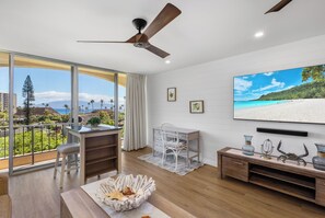 Fernseher, DVD-Player, Tischtennisplatte, Stereoanlage