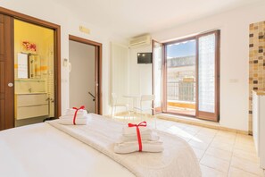 Comfort Room, Kitchenette | Free WiFi - Helios Rooms by Wonderful Italy (Conversano)
