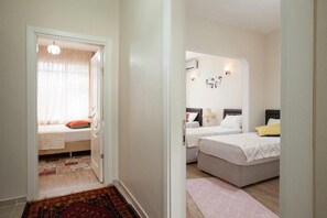 3 bedrooms, iron/ironing board, WiFi, bed sheets