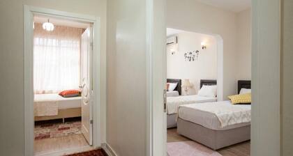 Convenient 3-Bedroom flat for 10, Near Blue Mosque, AC & WiFi