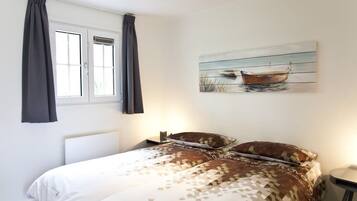 Chalet | 3 bilik tidur, dilengkapkan perabot secara berasingan, cadar katil