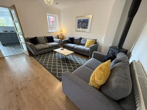 TV, fireplace - Railway Terrace by NewFo rest (Brockenhurst)