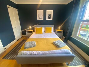 4 chambres, fer et planche à repasser, lit parapluie, Wi-Fi gratuit