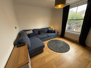 TV, fireplace - Railway Terrace by NewFo rest (Brockenhurst)