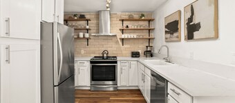 Thoughtfully Remodeled 3 Bedroom Townhouse North Shore Hale 6B