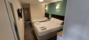 Room, Multiple Beds, Non Smoking | Desk, laptop workspace, free WiFi - The Cotteridge Inn (Birmingham)