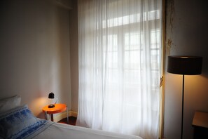 4 bedrooms, travel crib, WiFi, bed sheets