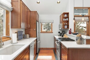 Refrigerador, microondas, horno, placa de cocina