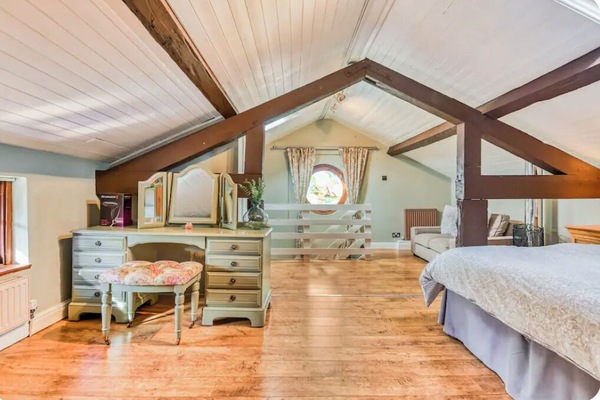 1 slaapkamer, een strijkplank/strijkijzer, reisbedje, gratis wifi