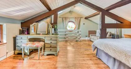 Private Cosy 1-Bedroom Cottage in Wheaton Aston, Staffordshire
