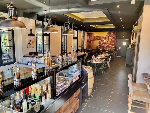 Dining - Grand Studio Dans Résidence 3 Étoiles (Le Mée-sur-Seine)