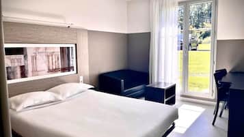 1 bedroom, in-room safe, desk, iron/ironing board