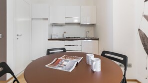 冷蔵庫、電子レンジ、コンロ、食器洗い機