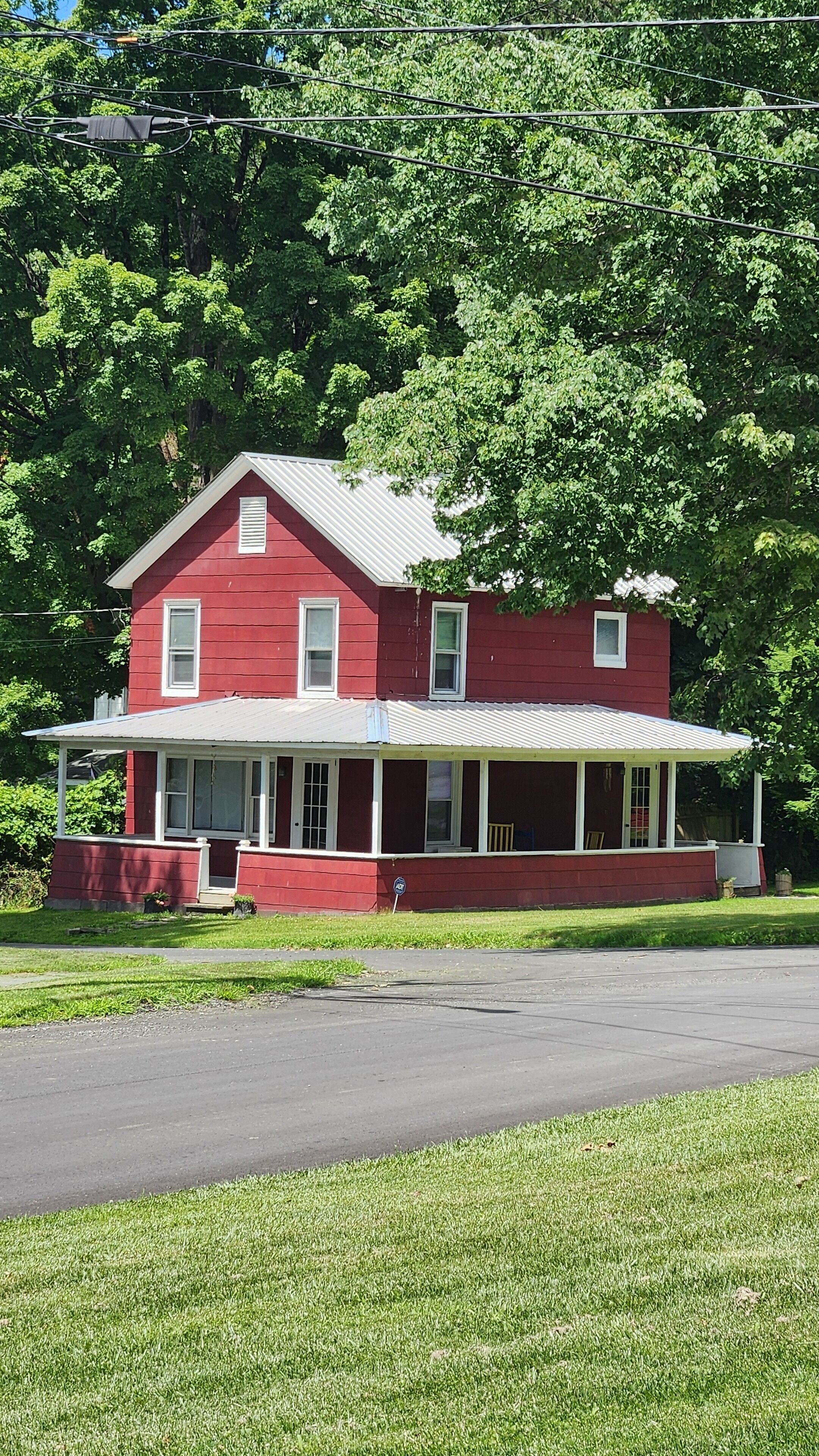 Peaceful 2-bedroom house with AC and WiFi in peaceful Fishs Eddy