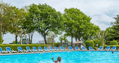 Comfy Chalet With Cooking Island in Limburg
