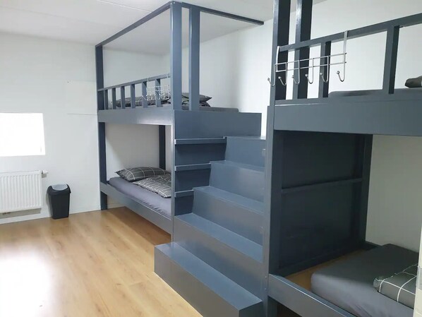 4 bedrooms, desk, iron/ironing board, free WiFi