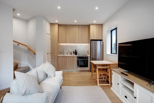 Urban Vogue Escape with Parking and Air-con