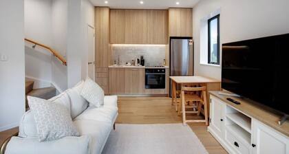 Urban Vogue Escape with Parking and Air-con