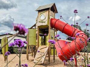 Chalet | Children's area - Well-kept Chalet With Dishwasher (Nieuwerkerk aan den IJssel)