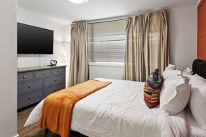 6 chambres, bureau, fer et planche à repasser, lit parapluie