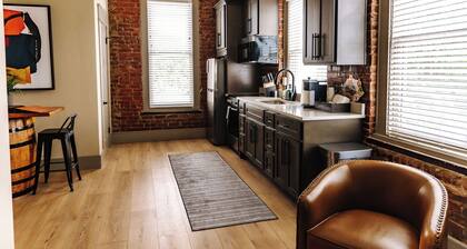 WILLIAM FORREST SUITE Newly renovated suite!