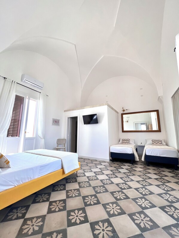 1 bedroom, iron/ironing board, free WiFi, bed sheets - White palace apartment near Gallipoli (Alliste)