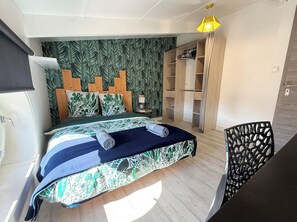 WiFi, bed sheets