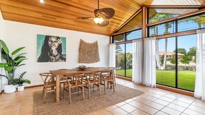 Dining - The Islander | Waterfront with Pool (Yamba)