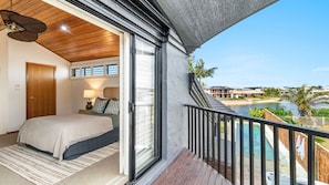 4 bedrooms, WiFi, bed sheets