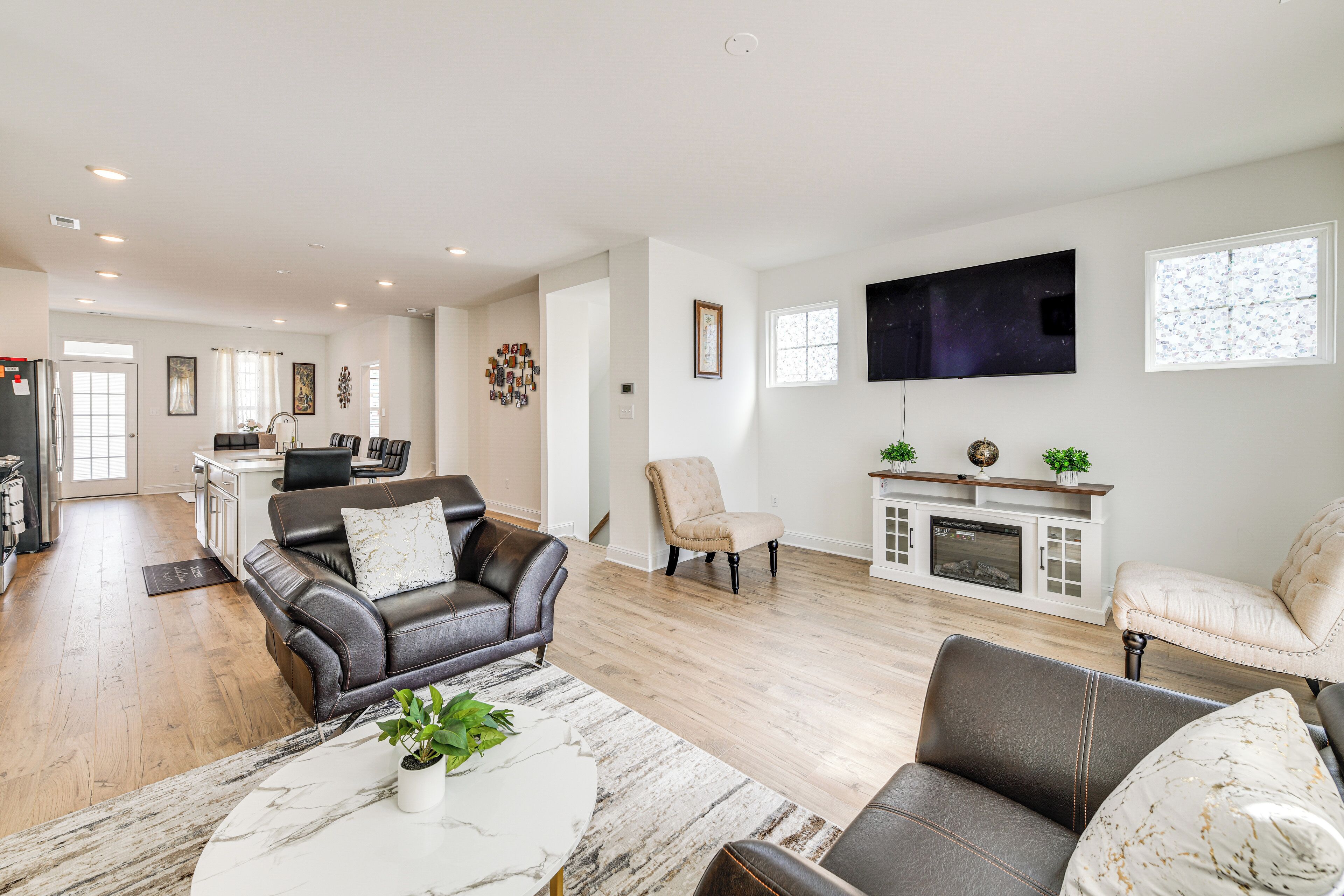 Modern Midlothian Gem: Deck, Near Hiking & Golfing