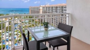 Outdoor dining - marriott aruba surf club, 2-bedroom, lazy River JUNE 28, 2025 - July 5, 2025
(Palm Beach)