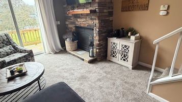 Smart TV, fireplace, DVD player, books