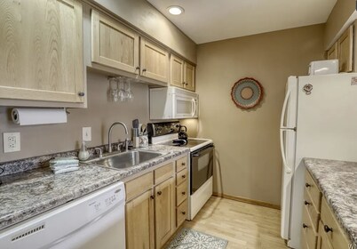 Cool & Quiet Condo–Walk to Town, AC & Balcony. Across street from Holiday Resort