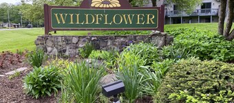 Quiet & Cozy Condo–Walk to Town,fireplace ,free shuttle 2 holiday valley resort