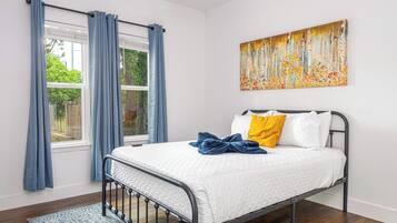 2 bedrooms, iron/ironing board, WiFi, bed sheets