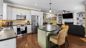 Private kitchen - Lakefront Paradise with Spectacular Views! (Lexington)