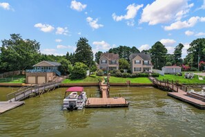 Exterior - Lakefront Paradise with Spectacular Views! (Lexington)