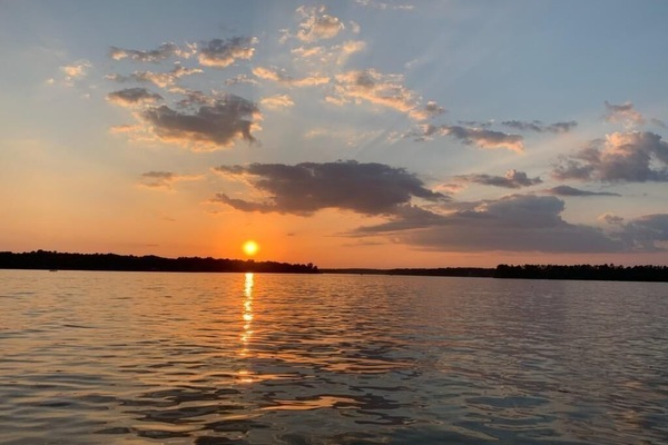 Dusj, hårføner, håndklær og såpe