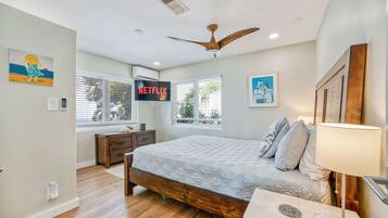 4 bedrooms, desk, travel crib, WiFi