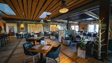 Chalet | Dining