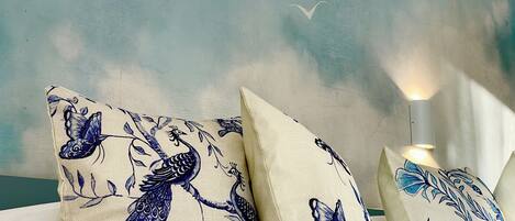 4 sovrum, värdeförvaringsskåp på rummet och skrivbord