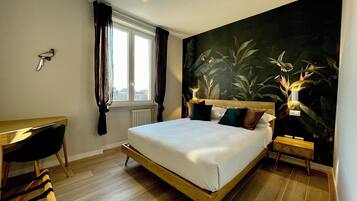 4 chambres, coffres-forts dans les chambres, bureau